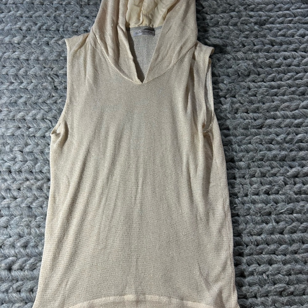 Sleeveless Cream Hooded Top